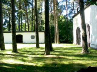Katariinan kalmisto perustettiin 1770-luvulla vanhan ruttoisten hautausmaan läheisyyteen, koska kirkkotarha oli tullut täyteen ja hygieniasyistä hautaaminen siirrettiin pois kaupungista.