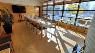 Meeting venue Neptunus fits 23 persons. There are fireplace, kitchenette and TV.