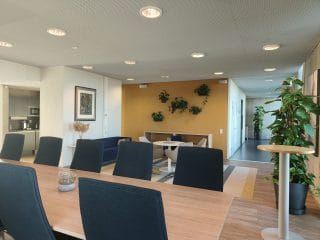 The Visit Center is ideal for important business meetings, training events, as well as corporate and association gatherings or Christmas parties, with space available for up to 30 people.