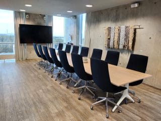 The high-standard Visit Center is located on the eighth floor of the Port Tower. The space offers a stunning view of the sea and the industrial area.