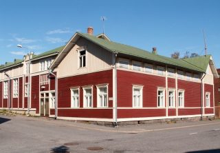 Kokkolan Työväentalo sijaitsee keskustan tuntumassa.
