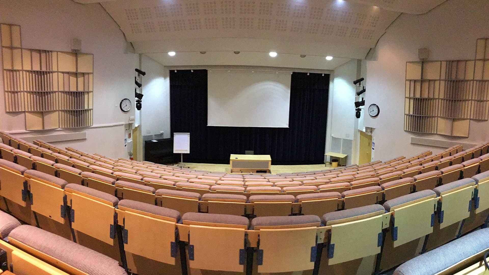 The facilities include a 180-person auditorium with great acoustics and a 300 m2 sports hall. Catering and accommodation services for individuals and groups are also available.